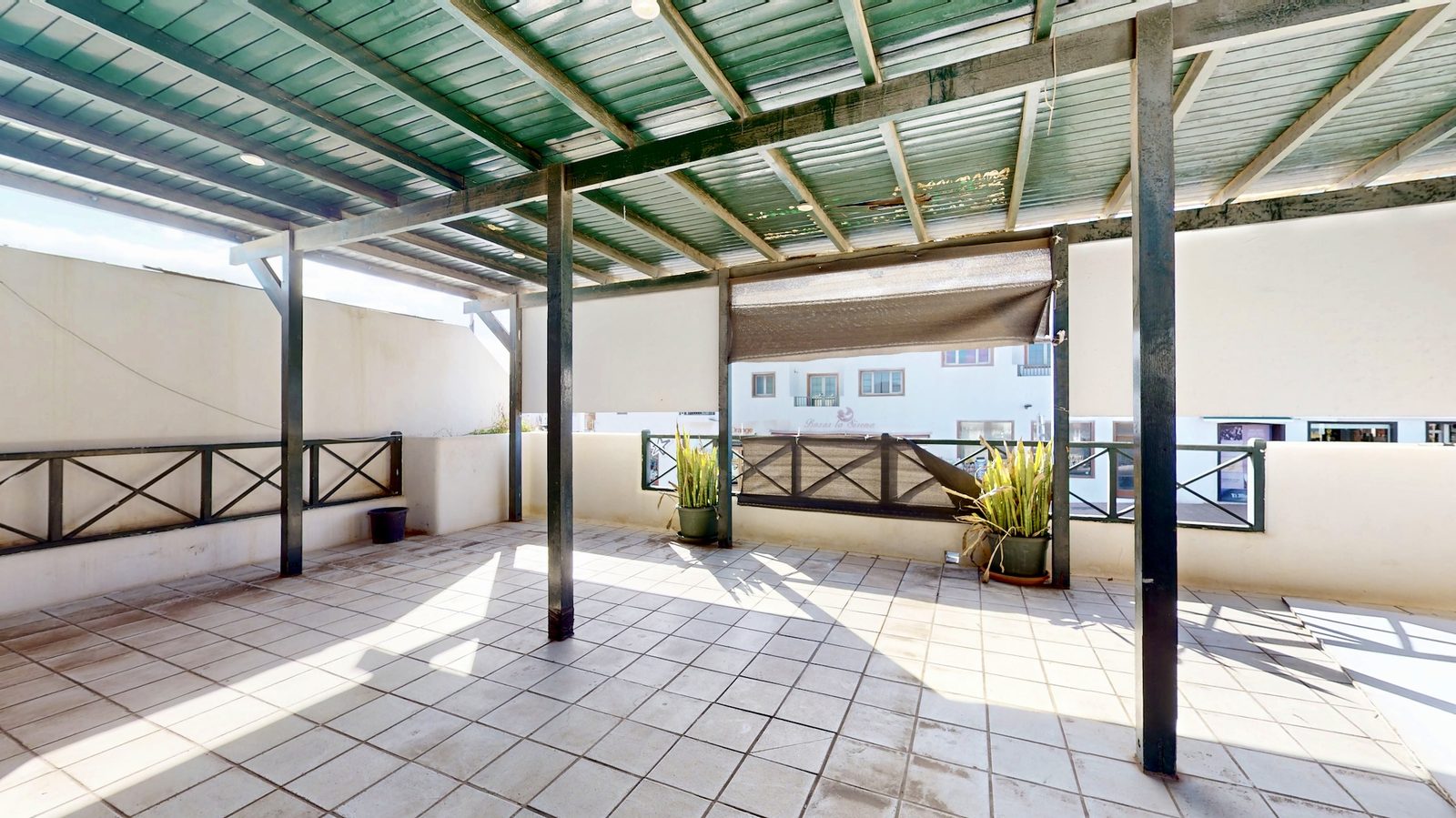 Photo 2 — Commercial unit in Shopping Center Yaiza