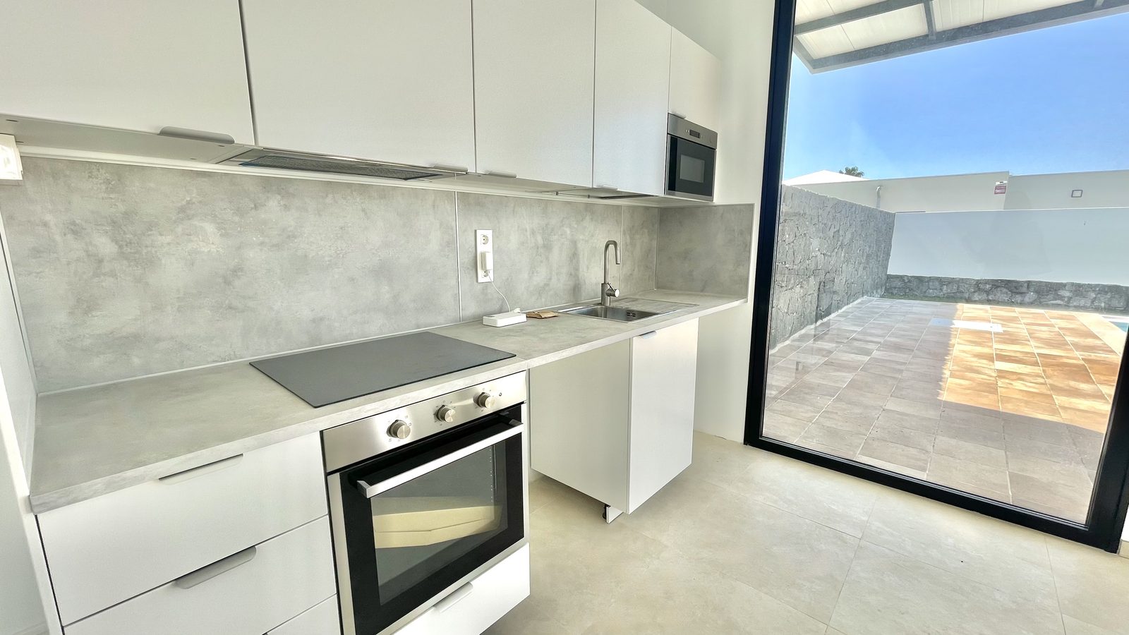 Photo 5 — Newly built modern villa with pool in Montaña Roja